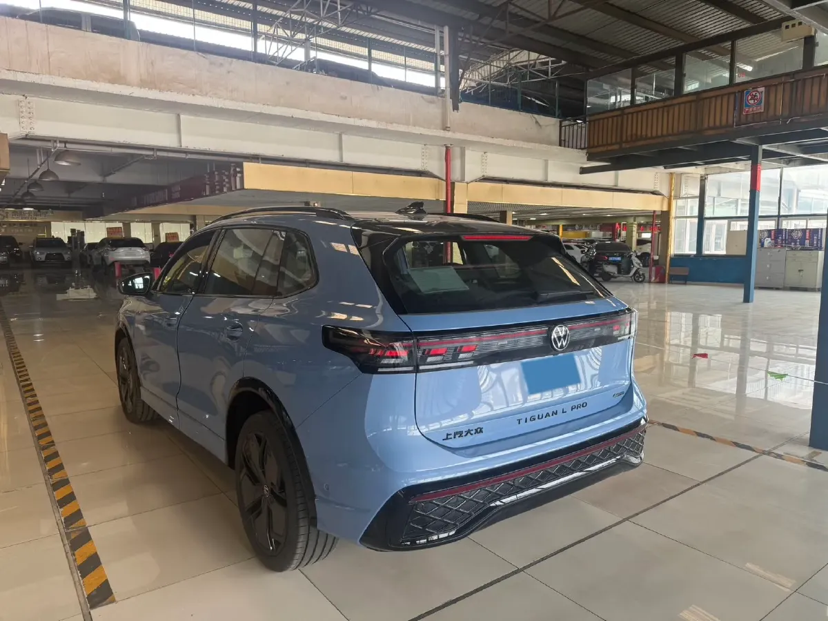 2024 Volkswagen Tiguan L 2.0T 220HP L4 7DCT,autocango,china used car exporter,china ev exporter,chinese used car exporter,chinese used ev exporter