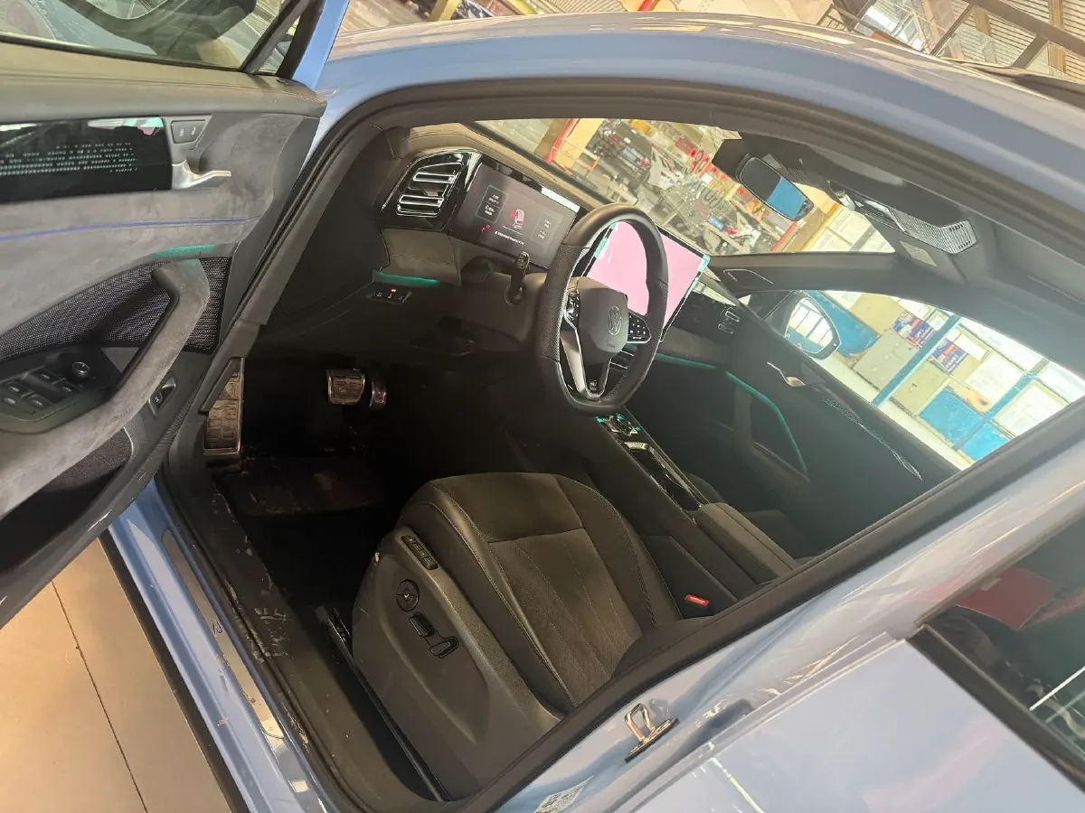 2024 Volkswagen Tiguan L 2.0T 220HP L4 7DCT,autocango,china used car exporter,china ev exporter,chinese used car exporter,chinese used ev exporter