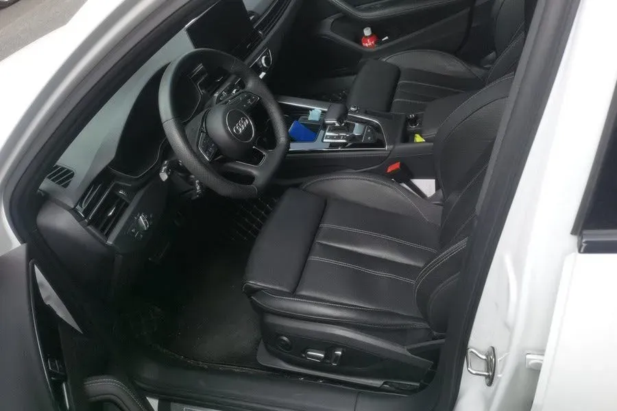 2024 Audi A4L 2.0T 190HP L4 7DCT,autocango,china used car exporter,china ev exporter,chinese used car exporter,chinese used ev exporter