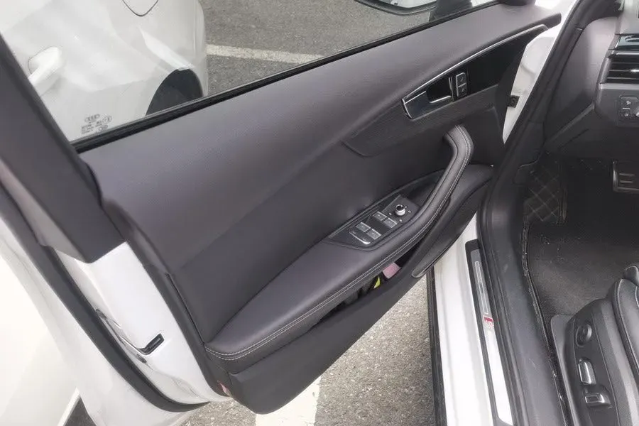 2024 Audi A4L 2.0T 190HP L4 7DCT,autocango,china used car exporter,china ev exporter,chinese used car exporter,chinese used ev exporter