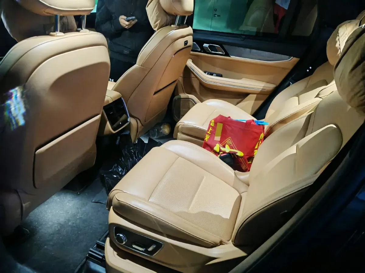 2024 LYNK&CO 09 EM-P 2.0T 254HP L4 3DHT PHEV 40.1KWH,autocango,china used car exporter,china ev exporter,chinese used car exporter,chinese used ev exporter