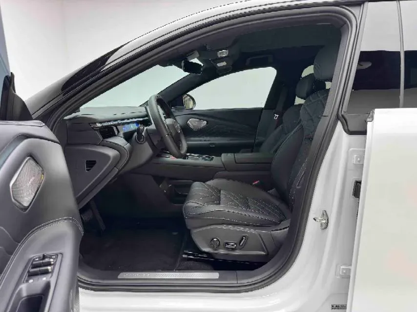 2025 LYNK&CO 10 EM-P 1.5T 163HP L4 3DHT PHEV,autocango,china used car exporter,china ev exporter,chinese used car exporter,chinese used ev exporter