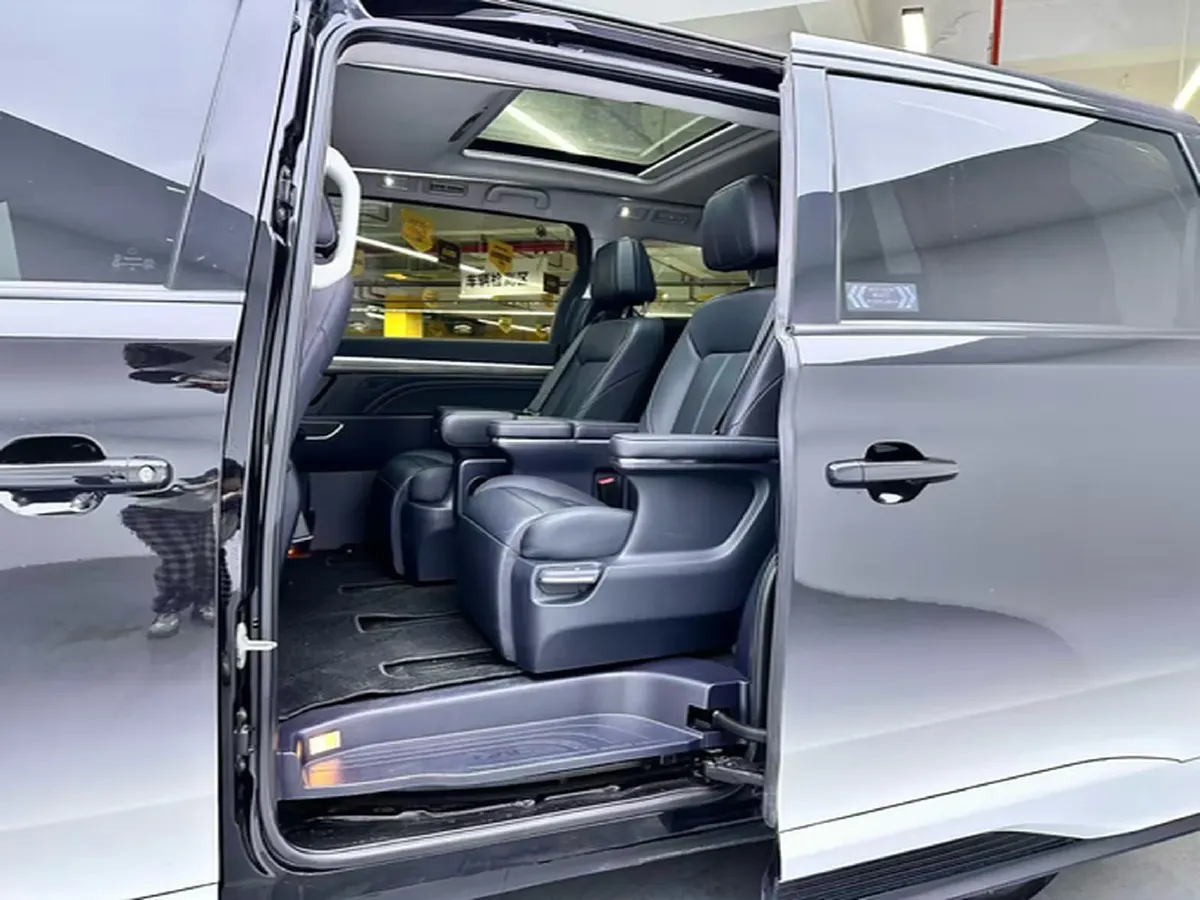 2021 GAC Trumpchi M8 2.0T 252HP L4 8AT,autocango,china used car exporter,china ev exporter,chinese used car exporter,chinese used ev exporter