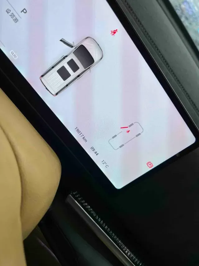 2025 Voyah Dream 1.5T 150HP L4 PHEV 41.7KWH,autocango,china used car exporter,china ev exporter,chinese used car exporter,chinese used ev exporter