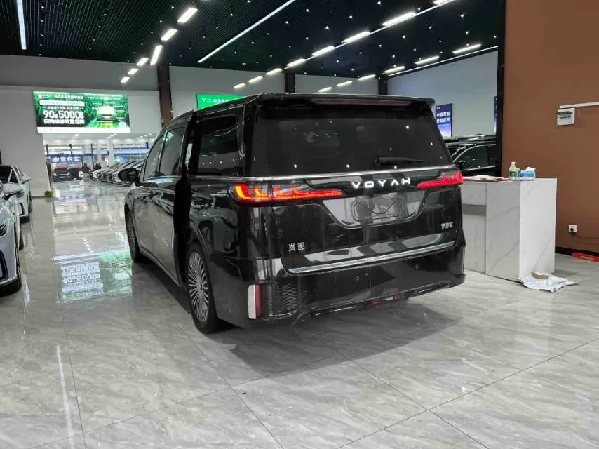 2025 Voyah Dream 1.5T 150HP L4 PHEV 41.7KWH,autocango,china used car exporter,china ev exporter,chinese used car exporter,chinese used ev exporter