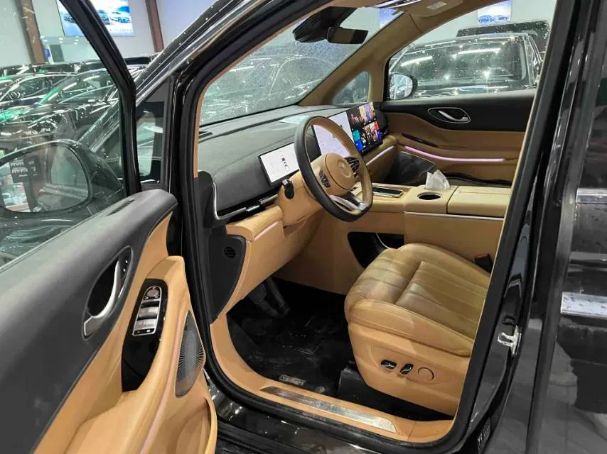 2025 Voyah Dream 1.5T 150HP L4 PHEV 41.7KWH,autocango,china used car exporter,china ev exporter,chinese used car exporter,chinese used ev exporter