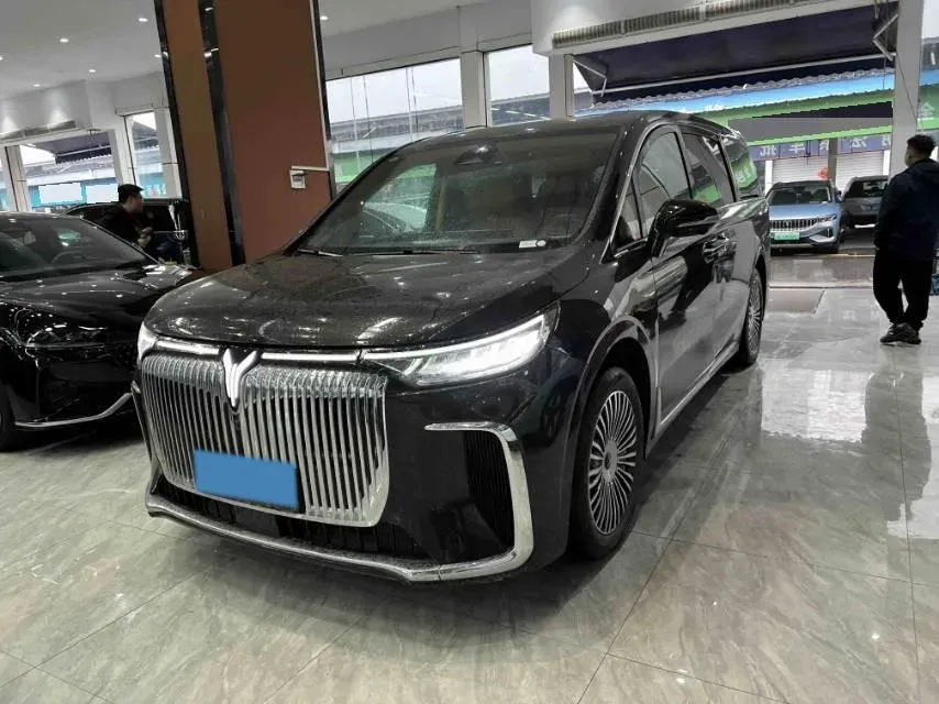 2025 Voyah Dream 1.5T 150HP L4 PHEV 41.7KWH,autocango,china used car exporter,china ev exporter,chinese used car exporter,chinese used ev exporter