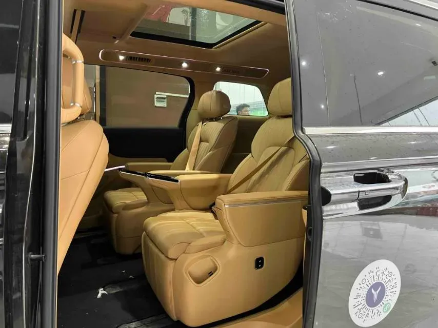 2025 Voyah Dream 1.5T 150HP L4 PHEV 41.7KWH,autocango,china used car exporter,china ev exporter,chinese used car exporter,chinese used ev exporter