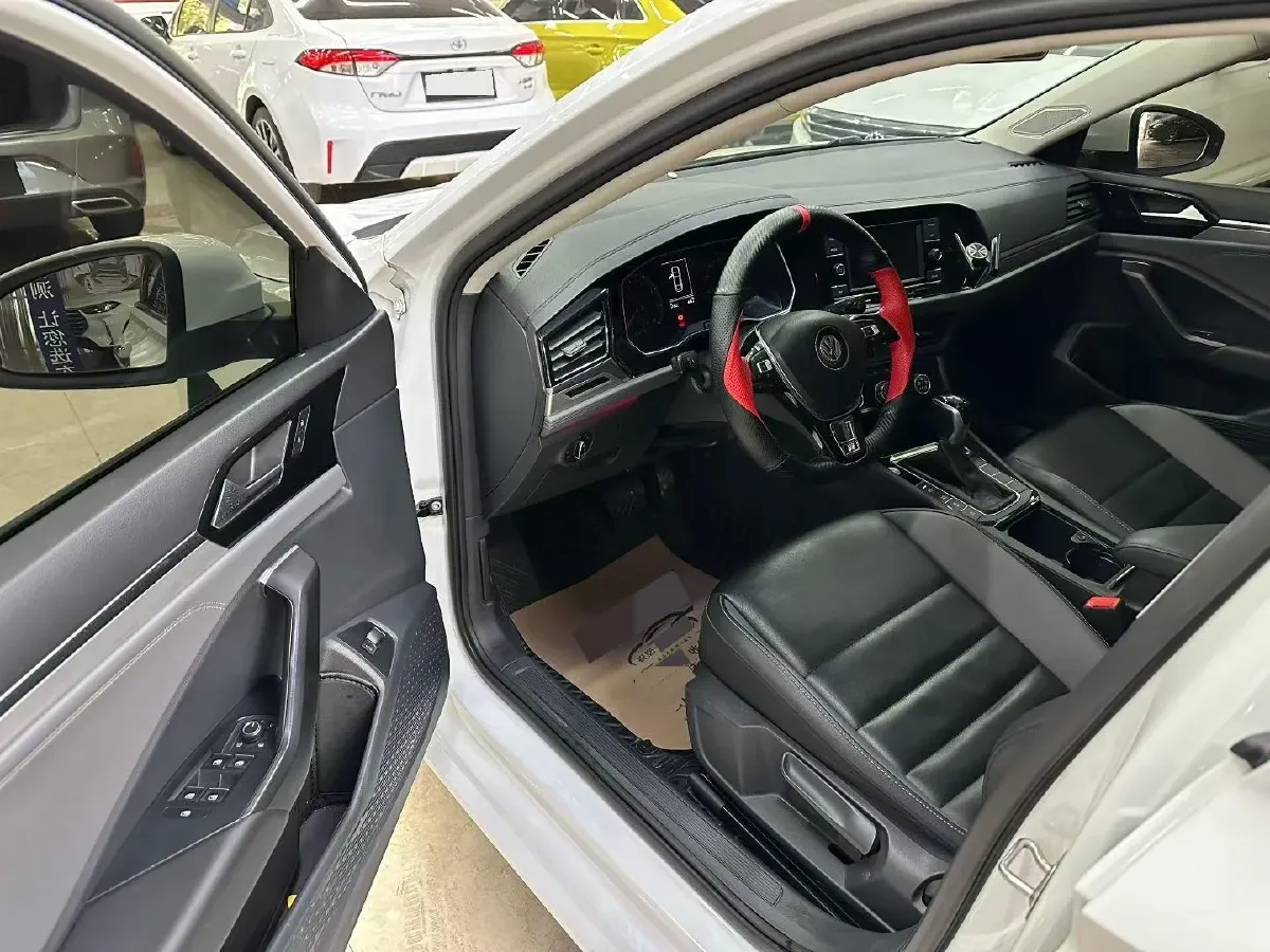 2019 Jeep Renegade 1.3T 173HP L4 7DCT,autocango,china used car exporter,china ev exporter,chinese used car exporter,chinese used ev exporter