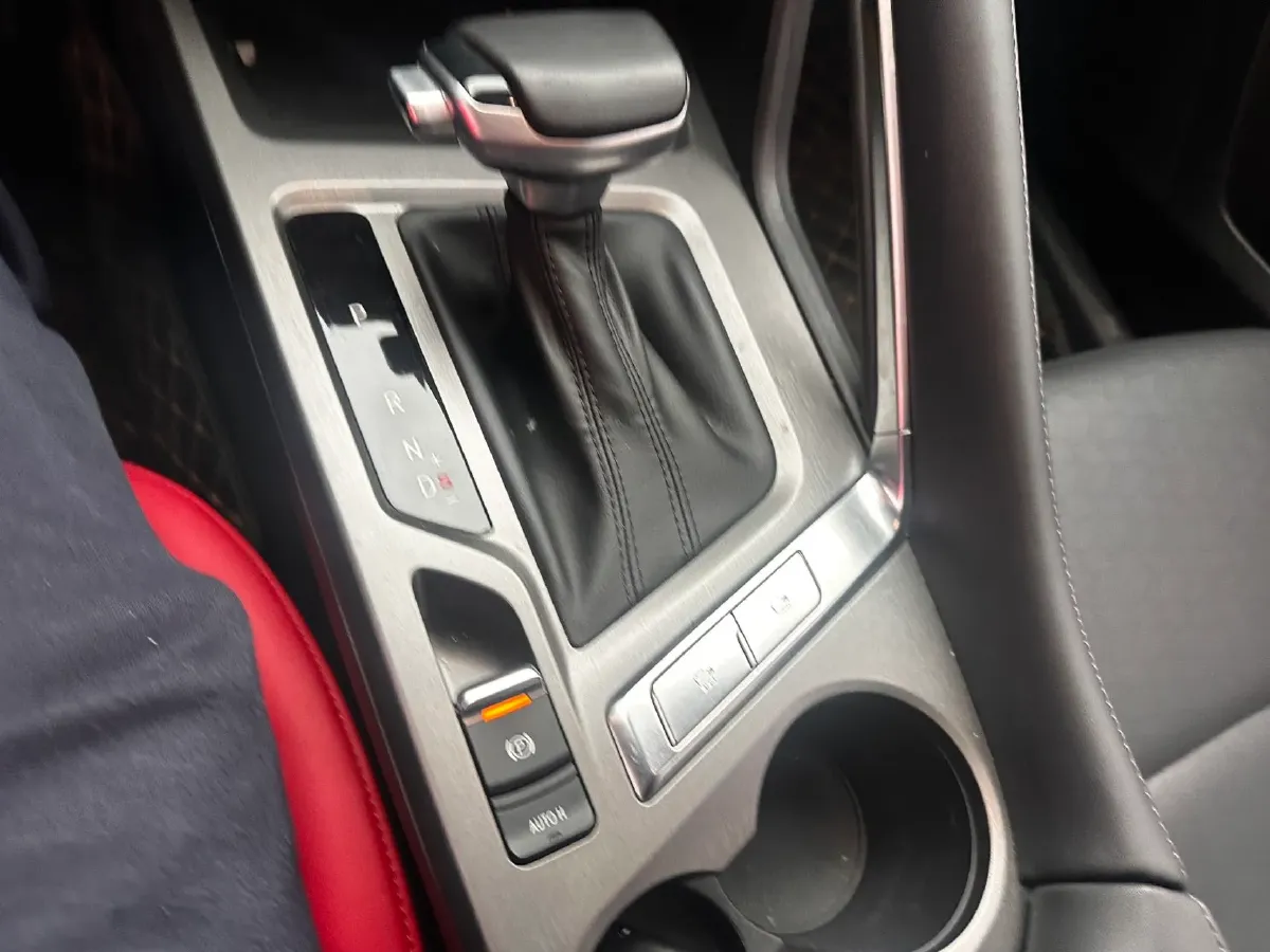 2021 ChangAn CS35 Plus 1.4T 160HP L4 7DCT,autocango,china used car exporter,china ev exporter,chinese used car exporter,chinese used ev exporter