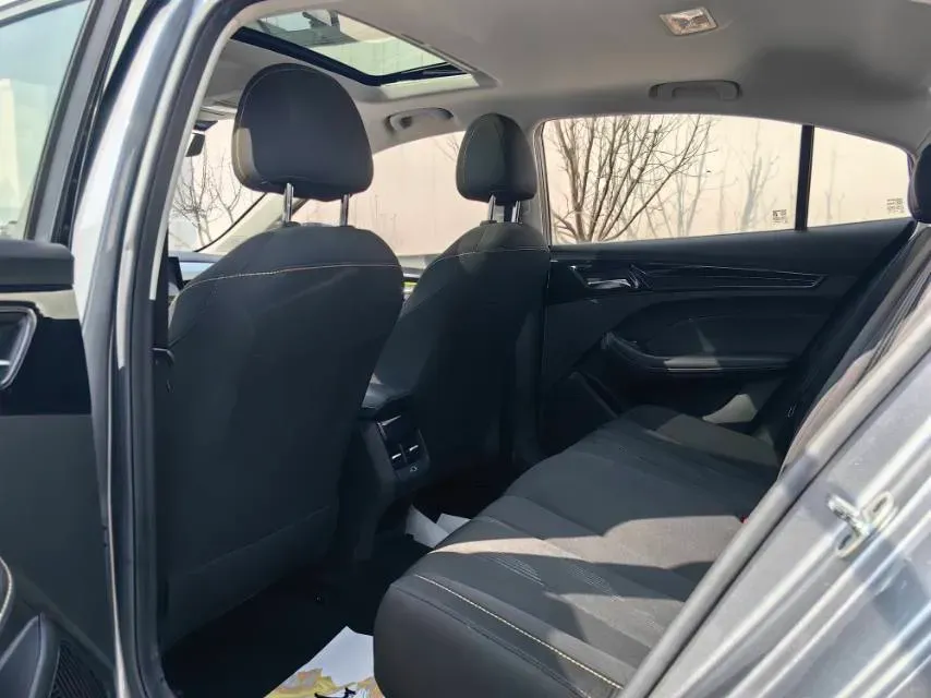 2021 Roewe i5 1.5L 120HP L4 CVT,autocango,china used car exporter,china ev exporter,chinese used car exporter,chinese used ev exporter