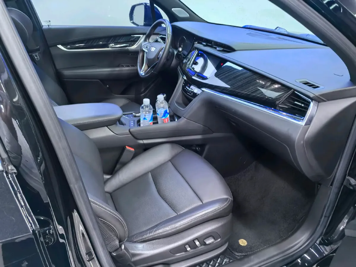 2022 Cadillac XT6 2.0T 237HP L4 9AT,autocango,china used car exporter,china ev exporter,chinese used car exporter,chinese used ev exporter