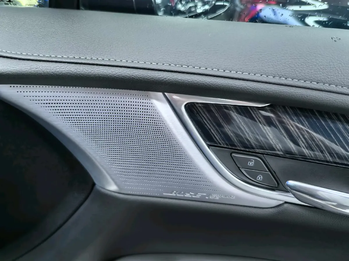 2022 Cadillac XT6 2.0T 237HP L4 9AT,autocango,china used car exporter,china ev exporter,chinese used car exporter,chinese used ev exporter