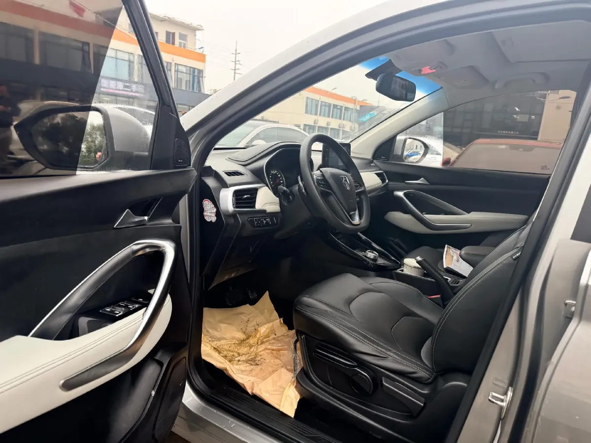 2018 BaoJun 530 1.5T 150HP L4 6DCT,autocango,china used car exporter,china ev exporter,chinese used car exporter,chinese used ev exporter