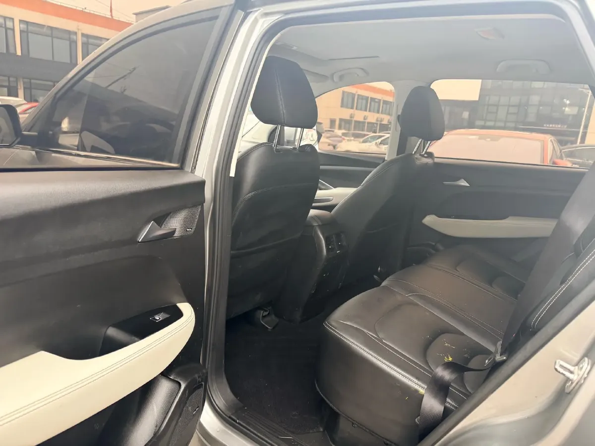 2018 BaoJun 530 1.5T 150HP L4 6DCT,autocango,china used car exporter,china ev exporter,chinese used car exporter,chinese used ev exporter