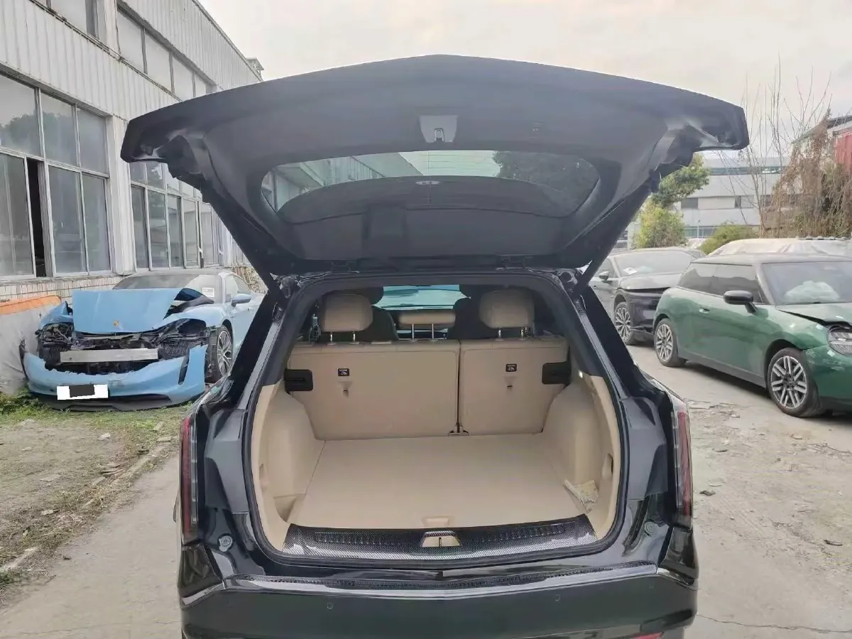 2025 Cadillac XT5 2.0T 237HP L4 9AT,autocango,china used car exporter,china ev exporter,chinese used car exporter,chinese used ev exporter