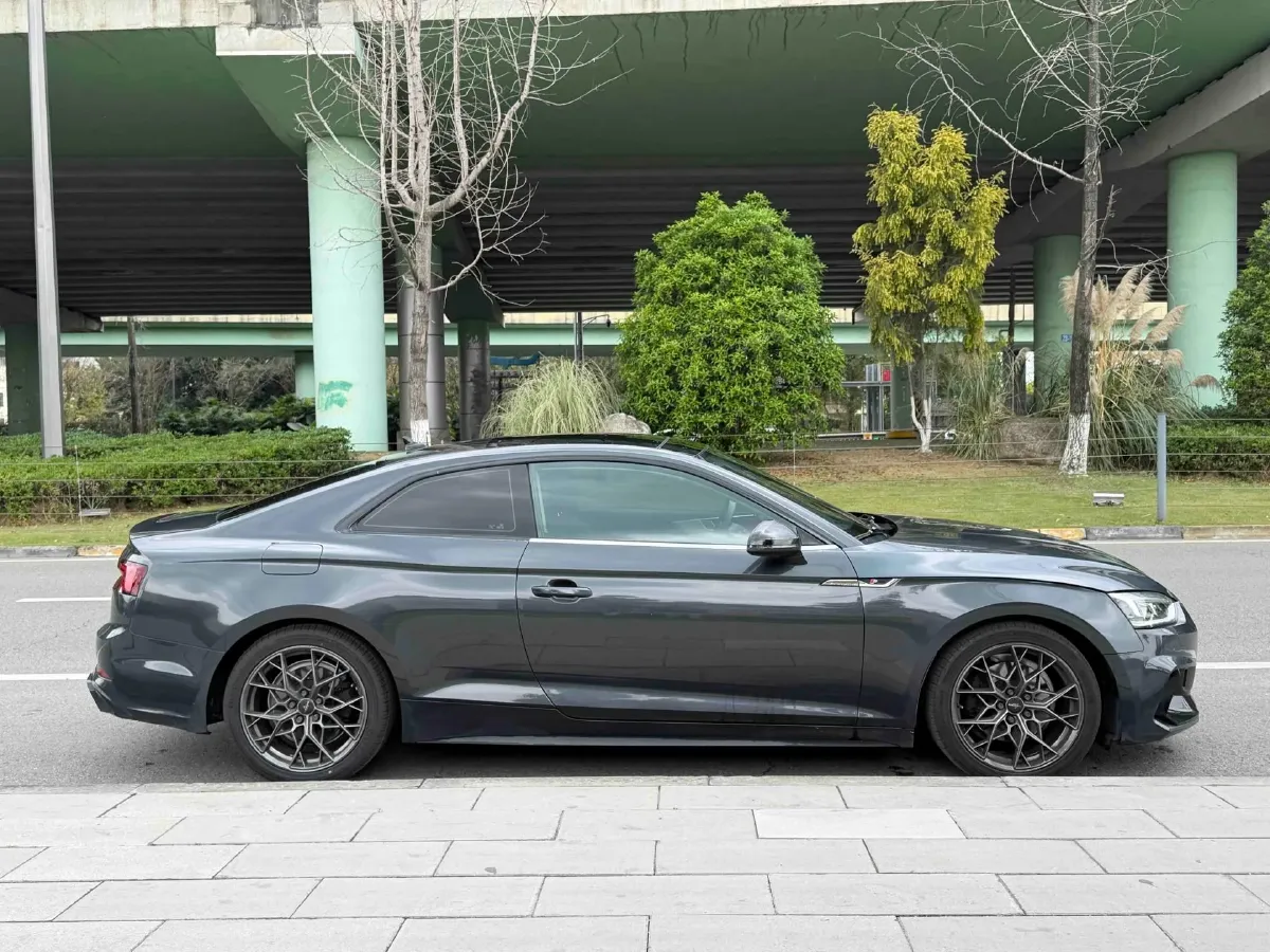 2019 Alfa Romeo Giulia 2.0T 280HP L4 8AT,autocango,china used car exporter,china ev exporter,chinese used car exporter,chinese used ev exporter