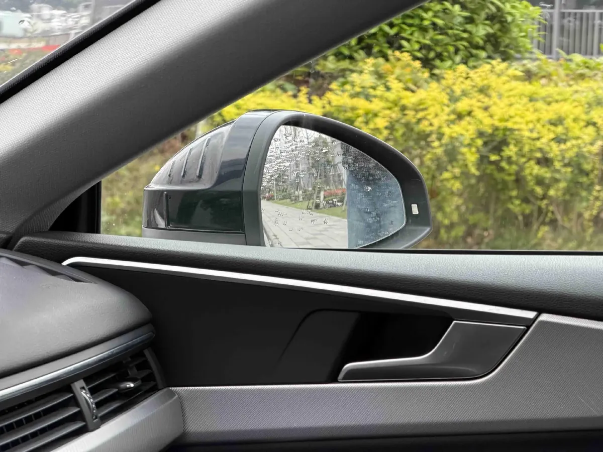 2019 Alfa Romeo Giulia 2.0T 280HP L4 8AT,autocango,china used car exporter,china ev exporter,chinese used car exporter,chinese used ev exporter