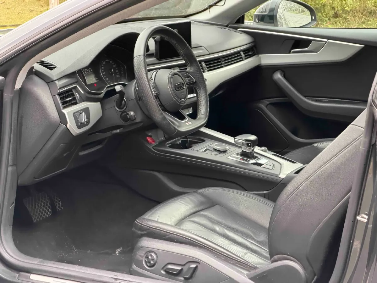 2019 Alfa Romeo Giulia 2.0T 280HP L4 8AT,autocango,china used car exporter,china ev exporter,chinese used car exporter,chinese used ev exporter