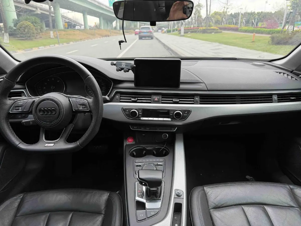 2019 Alfa Romeo Giulia 2.0T 280HP L4 8AT,autocango,china used car exporter,china ev exporter,chinese used car exporter,chinese used ev exporter