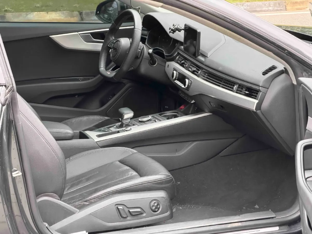 2019 Alfa Romeo Giulia 2.0T 280HP L4 8AT,autocango,china used car exporter,china ev exporter,chinese used car exporter,chinese used ev exporter