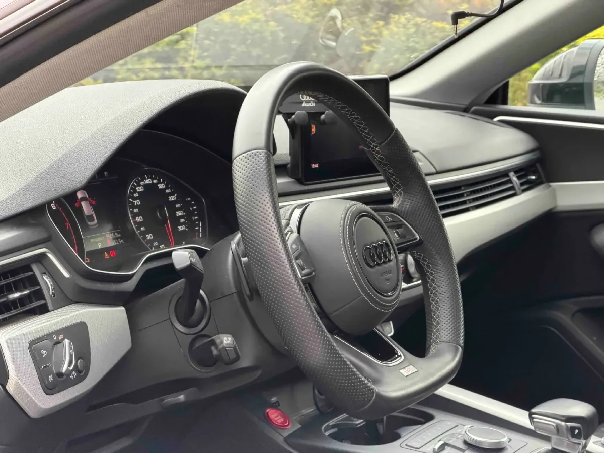 2019 Alfa Romeo Giulia 2.0T 280HP L4 8AT,autocango,china used car exporter,china ev exporter,chinese used car exporter,chinese used ev exporter