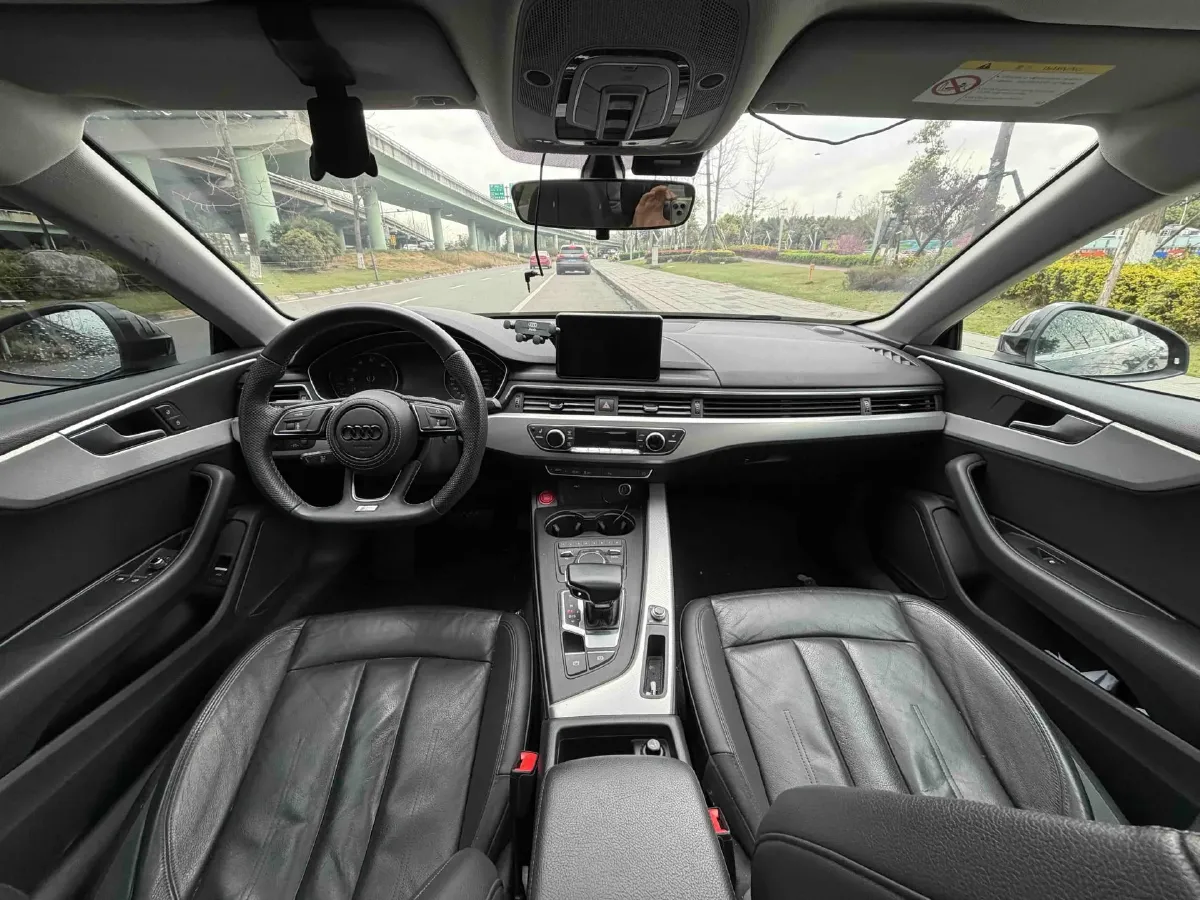 2019 Alfa Romeo Giulia 2.0T 280HP L4 8AT,autocango,china used car exporter,china ev exporter,chinese used car exporter,chinese used ev exporter