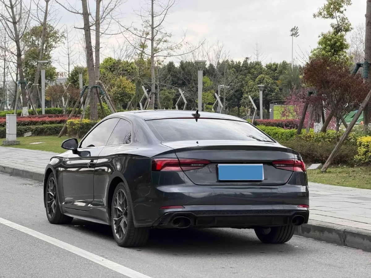 2019 Alfa Romeo Giulia 2.0T 280HP L4 8AT,autocango,china used car exporter,china ev exporter,chinese used car exporter,chinese used ev exporter