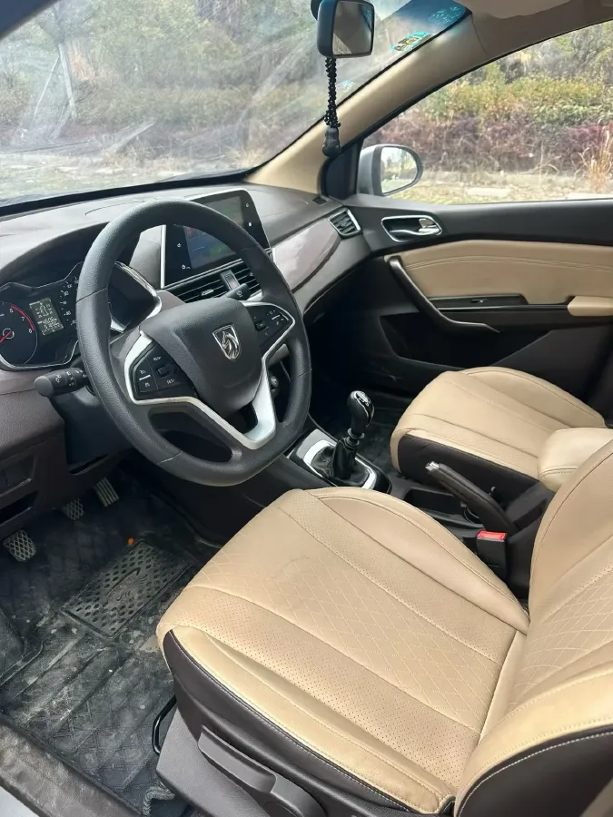 2017 BaoJun 310W 1.5L 112HP L4 6MT,autocango,china used car exporter,china ev exporter,chinese used car exporter,chinese used ev exporter