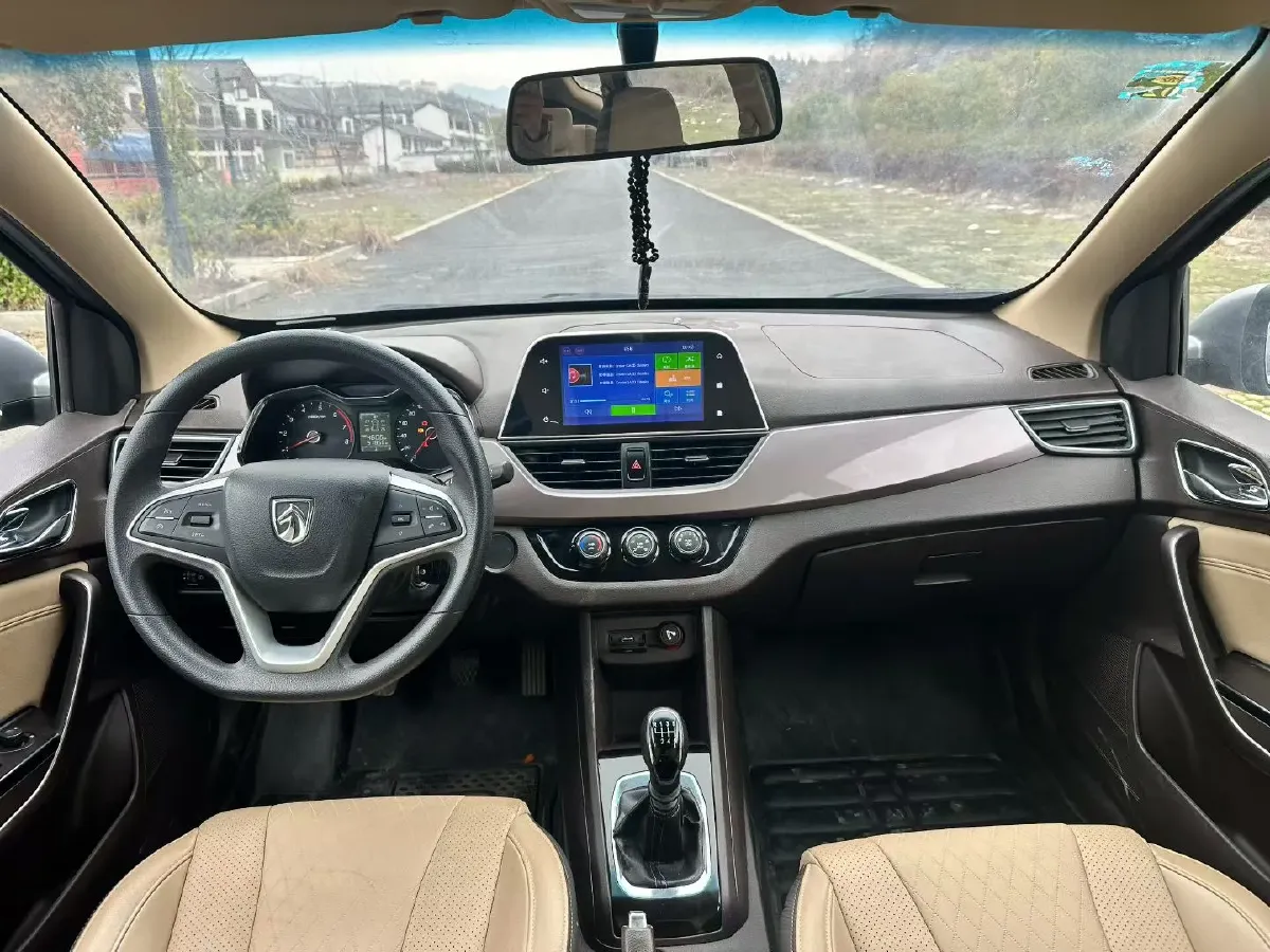 2017 BaoJun 310W 1.5L 112HP L4 6MT,autocango,china used car exporter,china ev exporter,chinese used car exporter,chinese used ev exporter