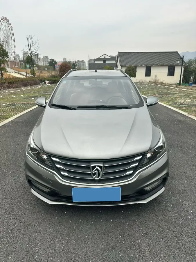 2017 BaoJun 310W 1.5L 112HP L4 6MT,autocango,china used car exporter,china ev exporter,chinese used car exporter,chinese used ev exporter