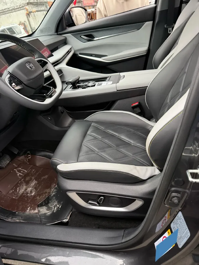 2023 ChangAn CS75 Plus 1.5T 188HP L4 8AT,autocango,china used car exporter,china ev exporter,chinese used car exporter,chinese used ev exporter