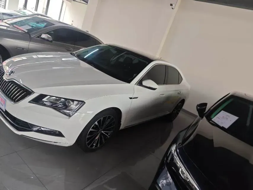2018 Skoda Superb 1.8T 180HP L4 7DCT,autocango,china used car exporter,china ev exporter,chinese used car exporter,chinese used ev exporter