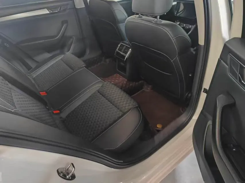 2018 Skoda Superb 1.8T 180HP L4 7DCT,autocango,china used car exporter,china ev exporter,chinese used car exporter,chinese used ev exporter