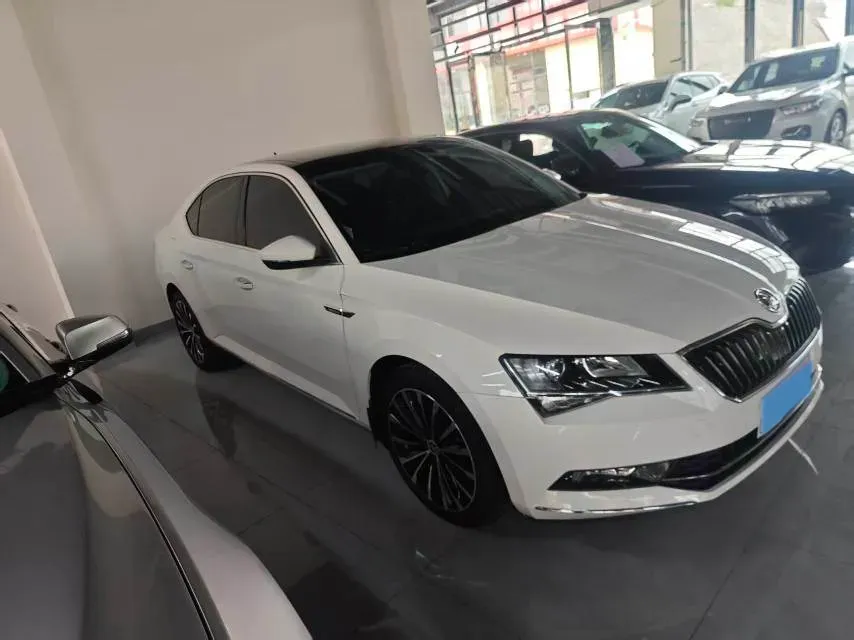 2018 Skoda Superb 1.8T 180HP L4 7DCT,autocango,china used car exporter,china ev exporter,chinese used car exporter,chinese used ev exporter