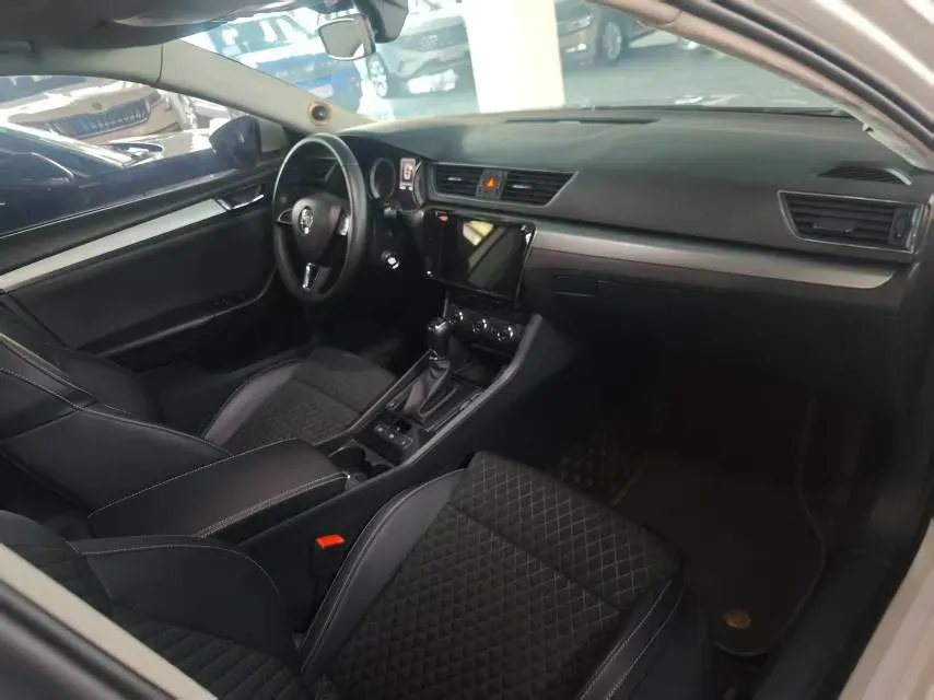 2018 Skoda Superb 1.8T 180HP L4 7DCT,autocango,china used car exporter,china ev exporter,chinese used car exporter,chinese used ev exporter