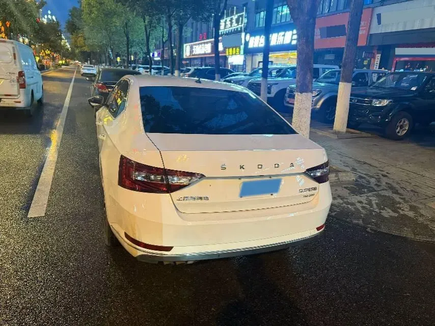 2018 Skoda Superb 1.8T 180HP L4 7DCT,autocango,china used car exporter,china ev exporter,chinese used car exporter,chinese used ev exporter