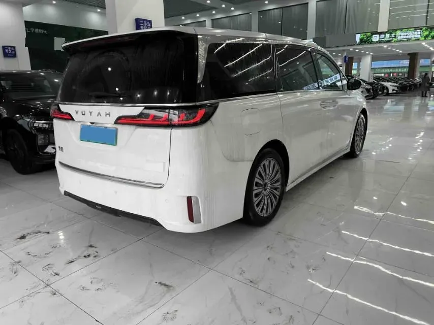 2022 Voyah Dream BEV 82KWH,autocango,china used car exporter,china ev exporter,chinese used car exporter,chinese used ev exporter