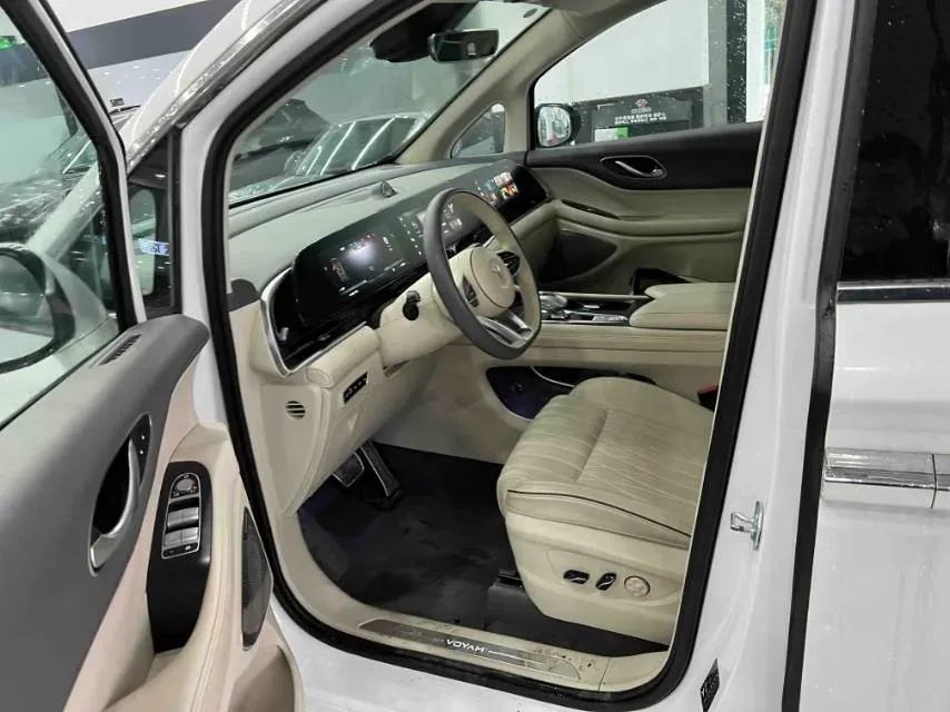 2022 Voyah Dream BEV 82KWH,autocango,china used car exporter,china ev exporter,chinese used car exporter,chinese used ev exporter