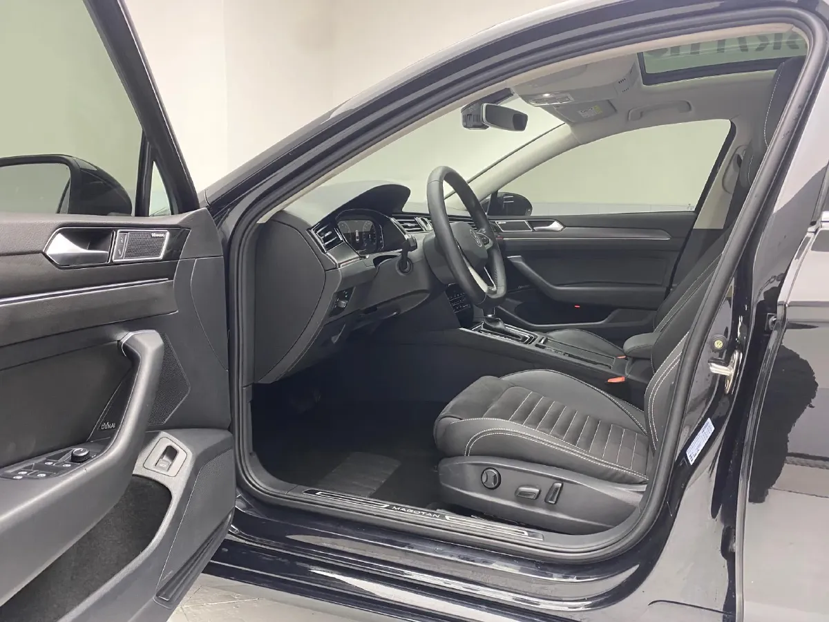 2021 Volkswagen Magotan 2.0T 186HP L4 7DCT,autocango,china used car exporter,china ev exporter,chinese used car exporter,chinese used ev exporter