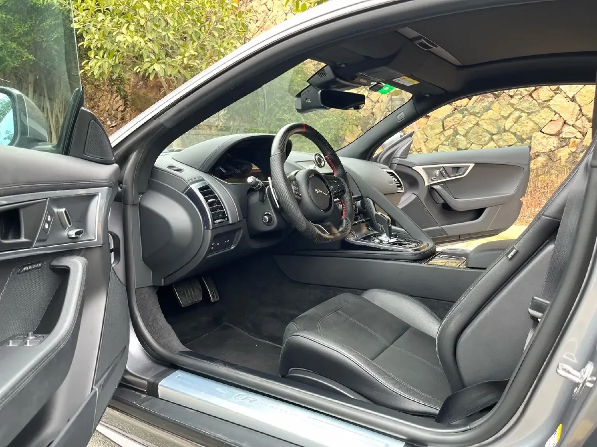 2021 Jaguar F-TYPE 3.0T 381HP V6 8AT,autocango,china used car exporter,china ev exporter,chinese used car exporter,chinese used ev exporter