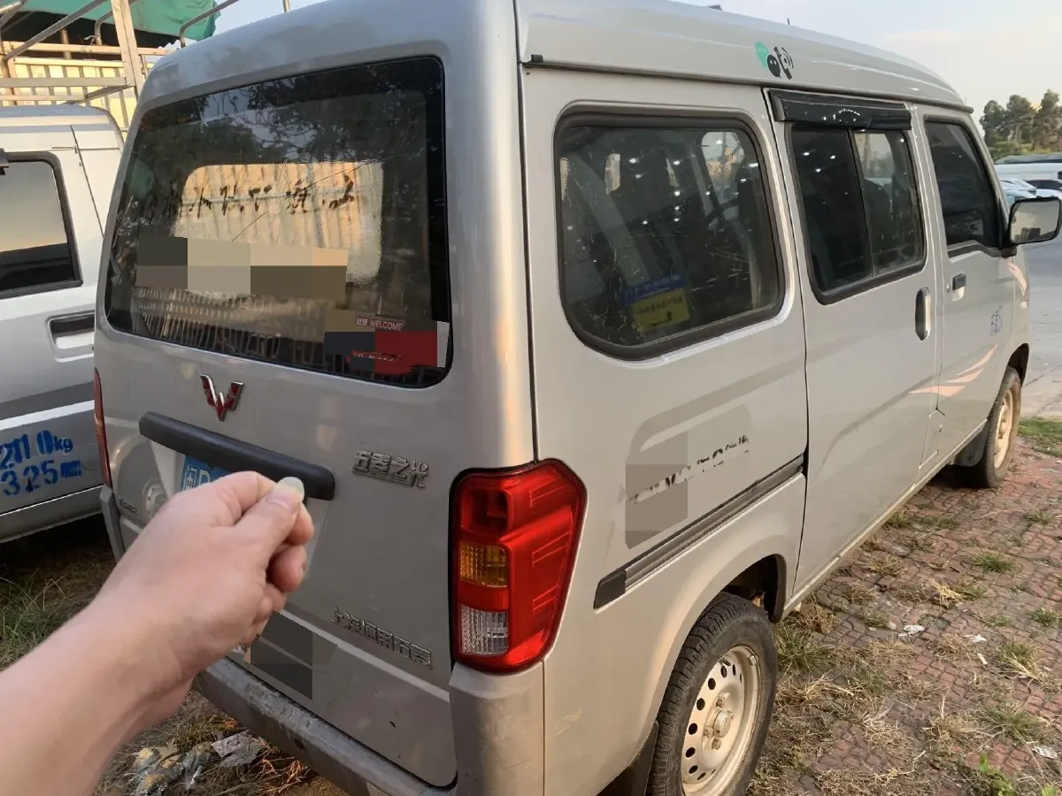 2020 WuLing ZhiGuang 1.2L 76HP L4 5MT,autocango,china used car exporter,china ev exporter,chinese used car exporter,chinese used ev exporter