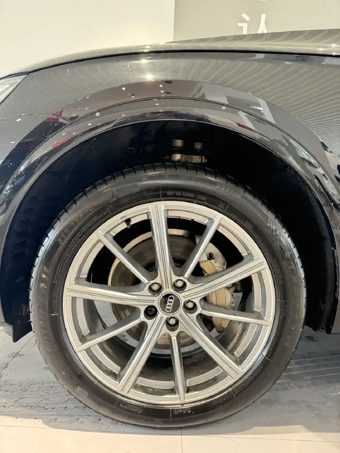 2023 Audi Q5L 2.0T 190HP L4 7DCT,autocango,china used car exporter,china ev exporter,chinese used car exporter,chinese used ev exporter