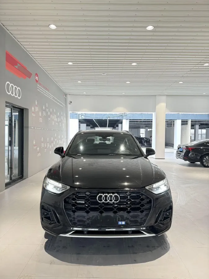 2023 Audi Q5L 2.0T 190HP L4 7DCT,autocango,china used car exporter,china ev exporter,chinese used car exporter,chinese used ev exporter