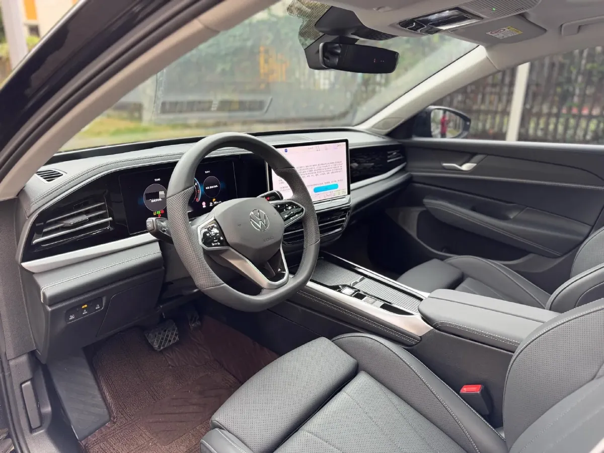 2025 Volkswagen Passat 2.0T 220HP L4 7DCT,autocango,china used car exporter,china ev exporter,chinese used car exporter,chinese used ev exporter