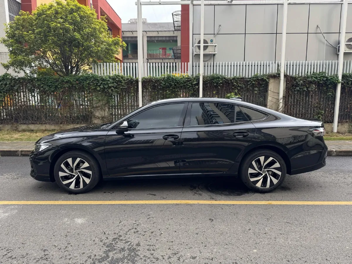 2025 Volkswagen Passat 2.0T 220HP L4 7DCT,autocango,china used car exporter,china ev exporter,chinese used car exporter,chinese used ev exporter