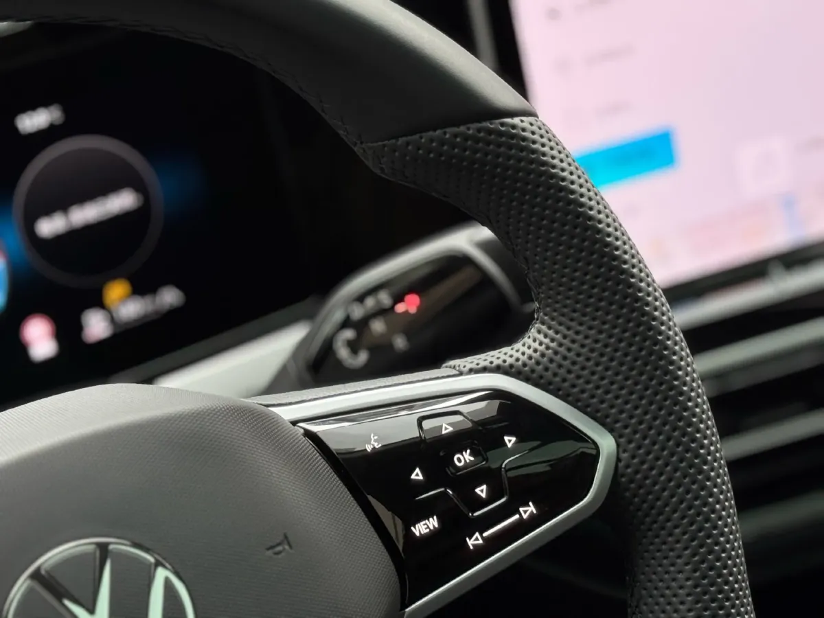 2025 Volkswagen Passat 2.0T 220HP L4 7DCT,autocango,china used car exporter,china ev exporter,chinese used car exporter,chinese used ev exporter