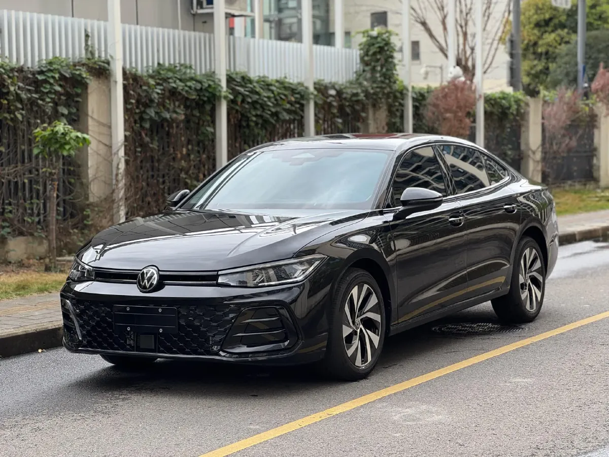 2025 Volkswagen Passat 2.0T 220HP L4 7DCT,autocango,china used car exporter,china ev exporter,chinese used car exporter,chinese used ev exporter