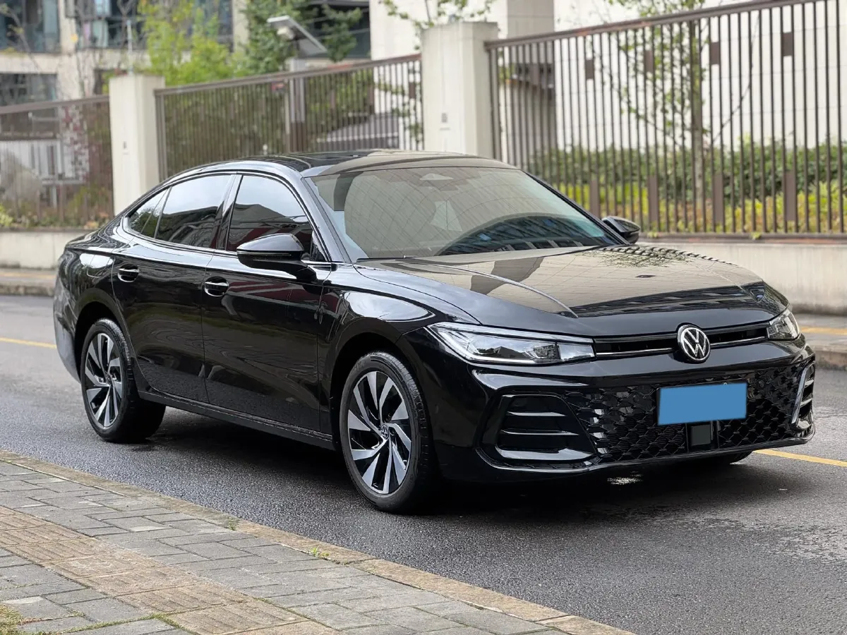 2025 Volkswagen Passat 2.0T 220HP L4 7DCT,autocango,china used car exporter,china ev exporter,chinese used car exporter,chinese used ev exporter