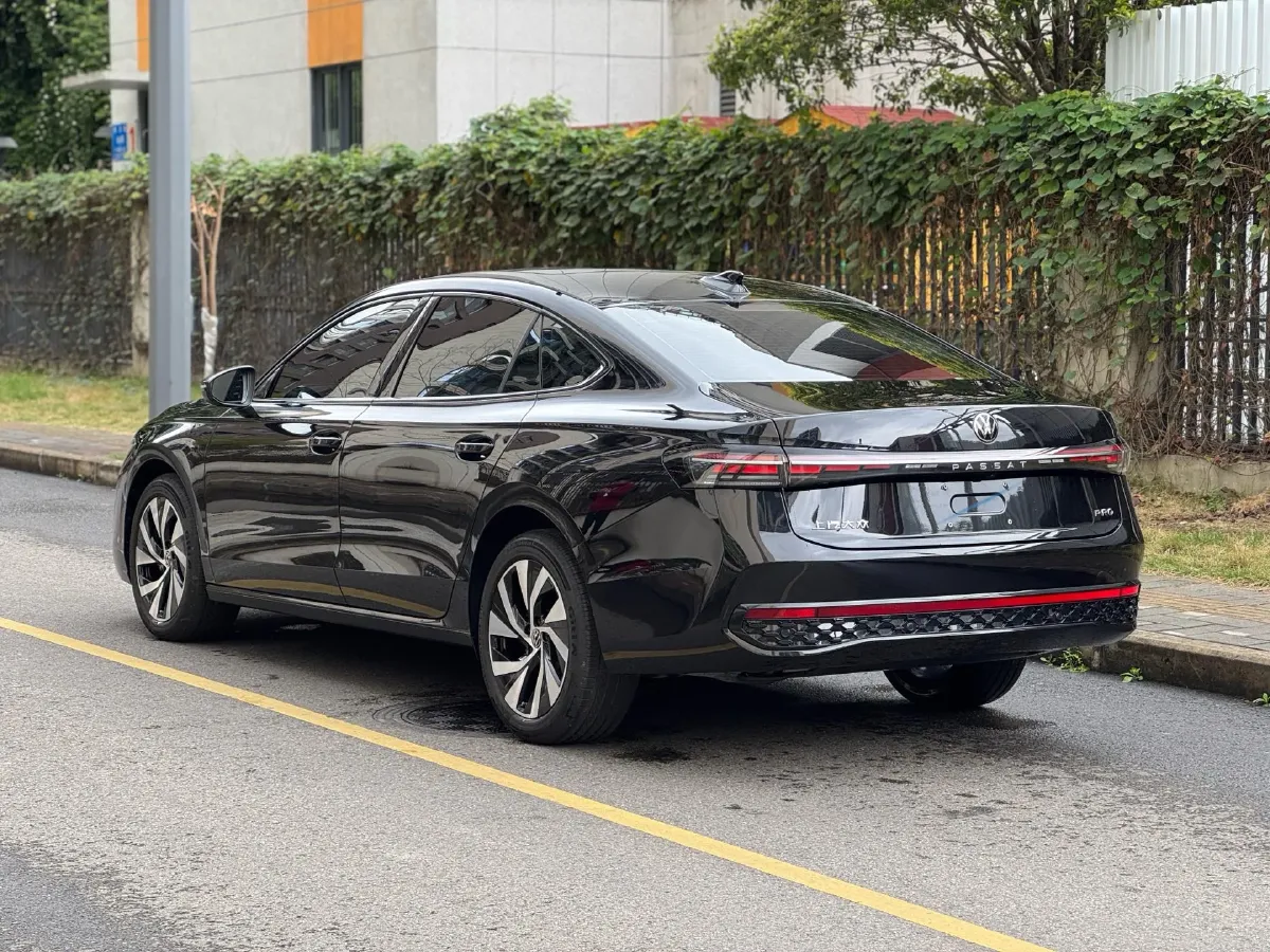 2025 Volkswagen Passat 2.0T 220HP L4 7DCT,autocango,china used car exporter,china ev exporter,chinese used car exporter,chinese used ev exporter